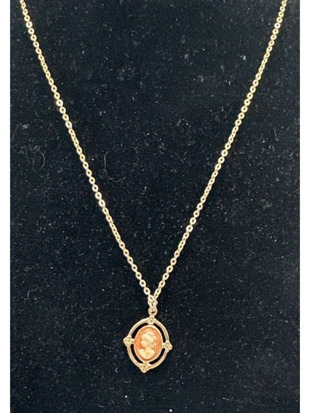 Vintage Signed 1928 Brand GoldTone .5”Cameo Pendant 15.5” Chain Necklace Dainty